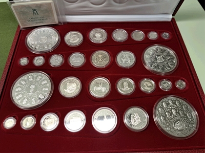 Foto de V CENTENARIO SERIE COMPLETA PLATA