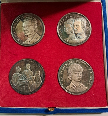 Foto de MEDALLAS"REY JUAN CARLOS y LA FAMILIA REAL"